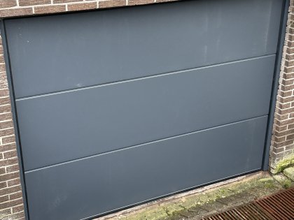 portes de garage sectionnelles, moteur, RAL 7016, V-line non profilé stucco, déverrouillage d'urgence