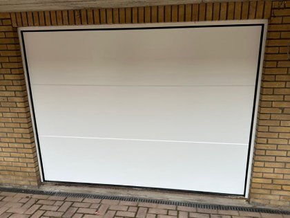 portes de garage sectionnelles, moteur, RAL 9016, V-line non profilé lisse