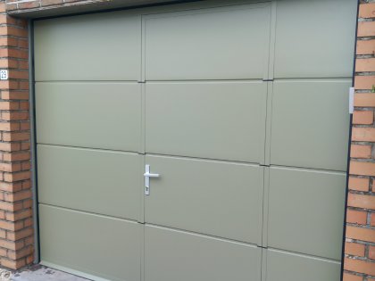 portes de garage sectionnelles, moteur, RAL 7003, V-line non profilé lisse, clavier à code, porte battante, vernis structure