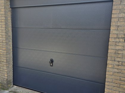 portes de garage sectionnelles, main, RAL 7016, V-line non profilé stucco