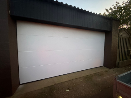 portes de garage sectionnelles, V-line non profilé stucco, moteur, RAL 9010